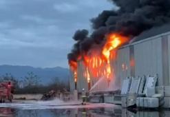 Dörtyol'da lastik deposunda korkutan yangın