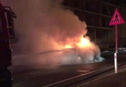 Ünye’de seyir halindeki kamyonet çıkan yangında küle döndü