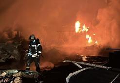 Gebze’de atık plastik deposunda yangın çıktı