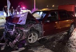 Hendek'te otomobilin minibüse çarptığı kazada 2 kişi yaralandı