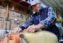 Kırık bir bağlama ile başladı! 37 yıldır 5 metrekarelik atölyesinde imkansızı başarıyor