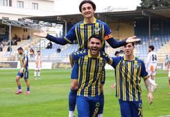 Adanaspor deplasmanda Menemen FK'dan 3 gol yedi