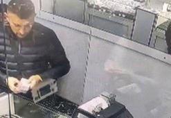 Bursa’nın Osmangazi ve Nilüfer ilçelerinde sahte altın vurgunu: Kuyumcuları dolandırdılar, kameralara yakalandılar