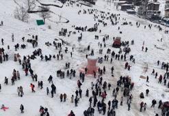 Dünyanın en büyük kardan çay bardağı görücüye çıktı! Ayder'de kar festivali kayakla başladı