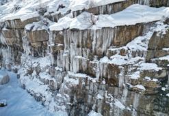 Şırnak'ta bakan gözler donuyor: Her yerde oluştu