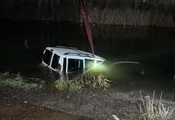 Eskişehir’de park halindeki araç Porsuk Çayı’na sürüklendi