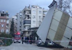 Antalya fırtınaya teslim oldu! Yollar kapandı, elektrik kesintileri yaşanıyor