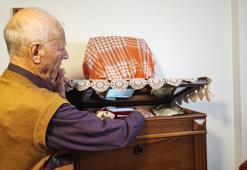 Eşinin acısı dinmeden ikinci şoku yaşadı! Adana’da 88 yaşındaki engelli adamın 'gizli bölme'deki 1 kilo altını sır oldu