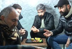 Muş'ta kardan çay ocağı hizmet vermeye başladı! Çay, kahve ve sıcak süt satılıyor: Çiğköfte ikram ediliyor