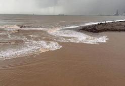 Antalya'da denizin rengi değişti! Sahilde mücevher avı başladı!