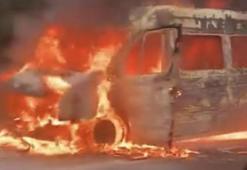 TAG Otoyolu'nda seyir halindeki servis minibüsü yandı