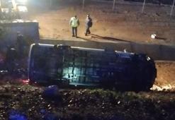 Erdemli'de işçi servisi uçuruma yuvarlandı: 13 yaralı