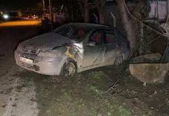 İnegöl'de otomobil ağaca çarptı: 4 yaralı