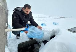 Erzurum'da sular dondu! Vatandaş çeşmeden su taşıyor