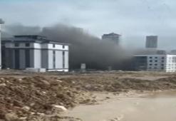 Başakşehir'de şantiyede korkutan yangın: İşçiler son anda tahliye edildi