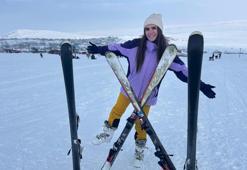 Dünyada benzeri az! Hafta içi bile iğne atsan yere düşmüyor! Van Abalı Kayak Merkezi'nde iki etap birden açıldı