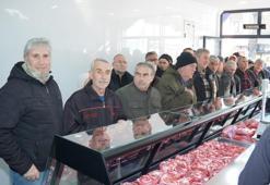 Belediye et satış noktası açtı, yüzde 50 indirimli ürünler kapışıldı