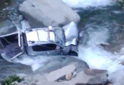 Rize Fındıklı'da kamyonet dereye yatağına düştü: 2 yaralı