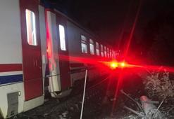 Toprak kayması sonucu yolcu treni raydan çıktı 1 kişi yaralandı