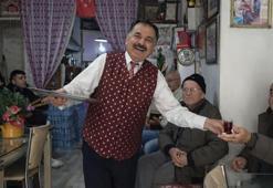 Bu çay ocağına stres getirmek yasak! Ispartalı çaycı 7 kişilik orkestrayla servis yapıyor: Moral İstasyonu dünyanın dört bir yanından misafirlerini ağırlıyor