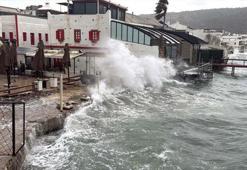 Muğla'yı fırtına vurdu, Bodrum’da feribot seferleri iptal edildi