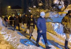 Hakkari Yüksekova’da cemaat namazdayken çatı çöktü: İmam anons etti, köylü küreği ve halatıyla yardıma koştu