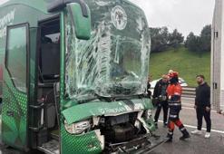 Konyaspor futbolcularını taşıyan otobüs kaza yaptı! Yaralılar var