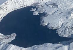 Türkiye'nin en büyük krater gölü Nemrut Krater Gölü'nün kış güzelliği mest etti