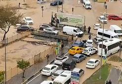 Meteoroloji uyardı sağanak yağışlar Adana'yı vurdu! Yağmur şehirde hayatı olumsuz etkiledi, yayalar ve sürücüler zor anlar yaşadı