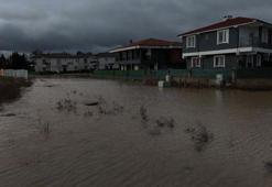 Sağanak Edirne'de etkili oldu milyonluk villalar sular altında kaldı