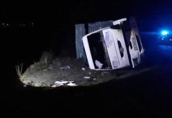 Bolu'da kamyon şarampole devrildi: 1 yaralı