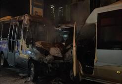 İstanbul'da akaryakıt istasyonunda yangın: 2 minibüs alev alev yandı