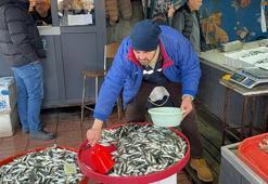 Balıkçılar denize açılamadı, fiyatlar uçtu! İstavrit ve mezgit cep yakıyor