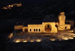 Batman'ın tarihi Hasankeyf Kalesi ve Şaab Vadisi gece dronla görüntülendi