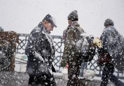 Lapa lapa kar yağışı ve sağanaklar geri dönüyor! Meteoroloji ve AKOM açıkladı: 2 il için turuncu, 19 il için sarı kodlu uyarı geldi