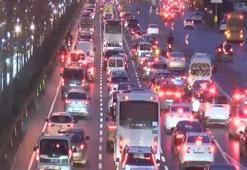 İstanbul'da ara tatil sona erdi! Haftanın ilk günü trafik kilitlendi