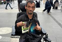 Yüzde 90 bedensel engelli Mithat Karataş tek eliyle 3 kitap yazdı