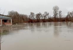Tokat'ta ırmak taştı, üretim alanları sular altında kaldı!