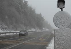 Bolu Dağı'nda kar ve sis! Görüş mesafesi 30 metreye kadar düştü