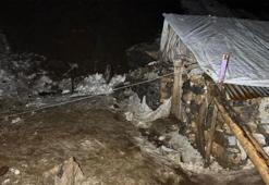 Beytüşşebap’ta dev kayalar köye düştü, 30 hayvan telef oldu