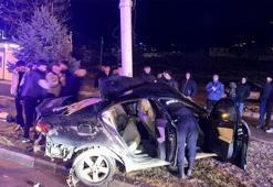 Malatya’da kontrolden çıkan araç, trambüs direğine çarptı