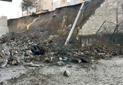 Tosya’da istinat duvarı çöktü, 7 araç zarar gördü