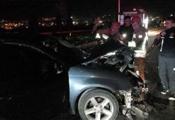 Kırkağaç'ta meydana gelen kazada ağır hasar alan otomobilden yara almadan çıktı