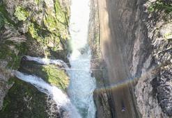‘Aşk acısını dindiren şelale'de şaşırtan görüntü! Turistleri büyülüyor