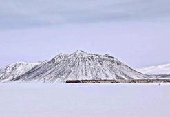 Kirkor Dağı eteklerinde Van Gölü Ekspresi’nin manzarası hayran bıraktı