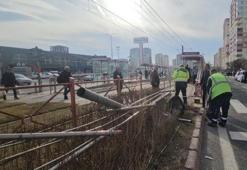 Kocasinan'da araç refüjde bekleyen yayaların arasına daldı