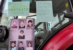 İki yıldır çözüm bulamadı, traktörüyle belediye önüne dayandı