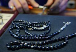 Yerin altından çıkıyor, zeytinyağıyla parıldıyor! 45 yıllık Oltu taşı ustası Erzurum’un siyah kehribarına ömrünü adadı