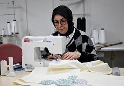 Depremde atölyesi yıkıldı: 30 yıl esnaflıktan sonra her şeye sıfırdan başladı: Usta öğretici şimdi 'iyilik' için dikiyor