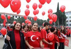 Sakarya Karasu'da sokaklar Türk bayraklarıyla kırmızı beyaza büründü